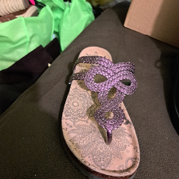 Muk Luks Women's Sandals - Picture 2 of 11